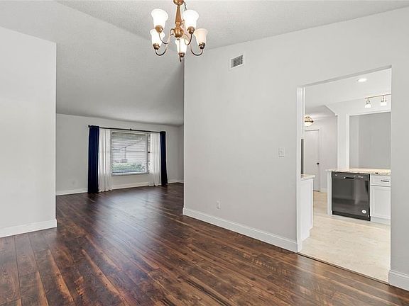 5th image of 339 Goosecreek Dr