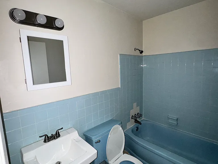 1215 Truxton St #201 — Photo 8