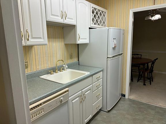 4th image of 3809 Petoskey Ave