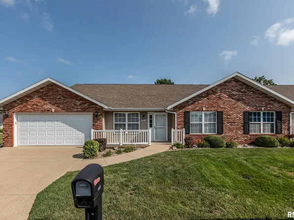 1423 Sunnyview Ct, Pekin, IL 61554