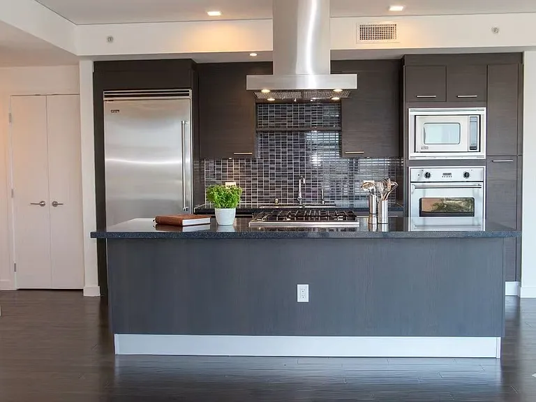 9 Macarthur Pl #N607 — Photo 10