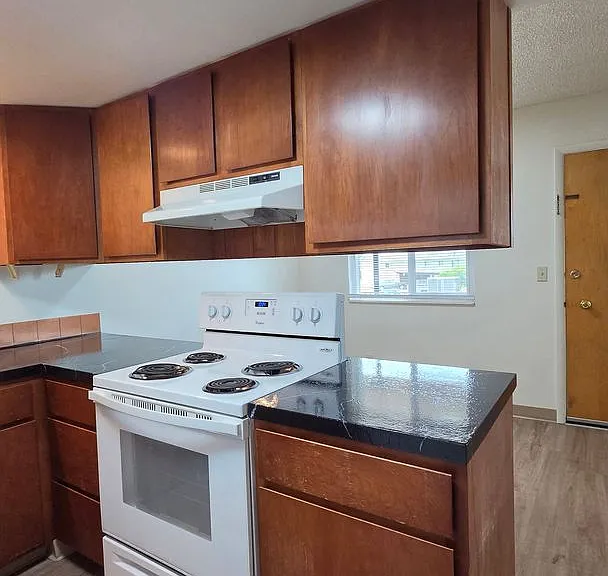 104 Camelot Ct — Photo 8