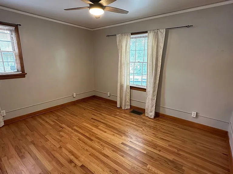 1714 Logan Ave — Photo 9