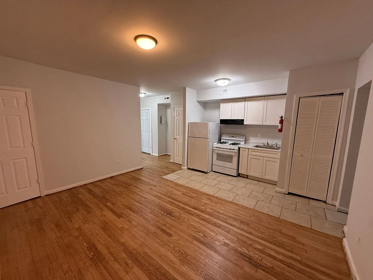 1146 17th St NE — Photo 4