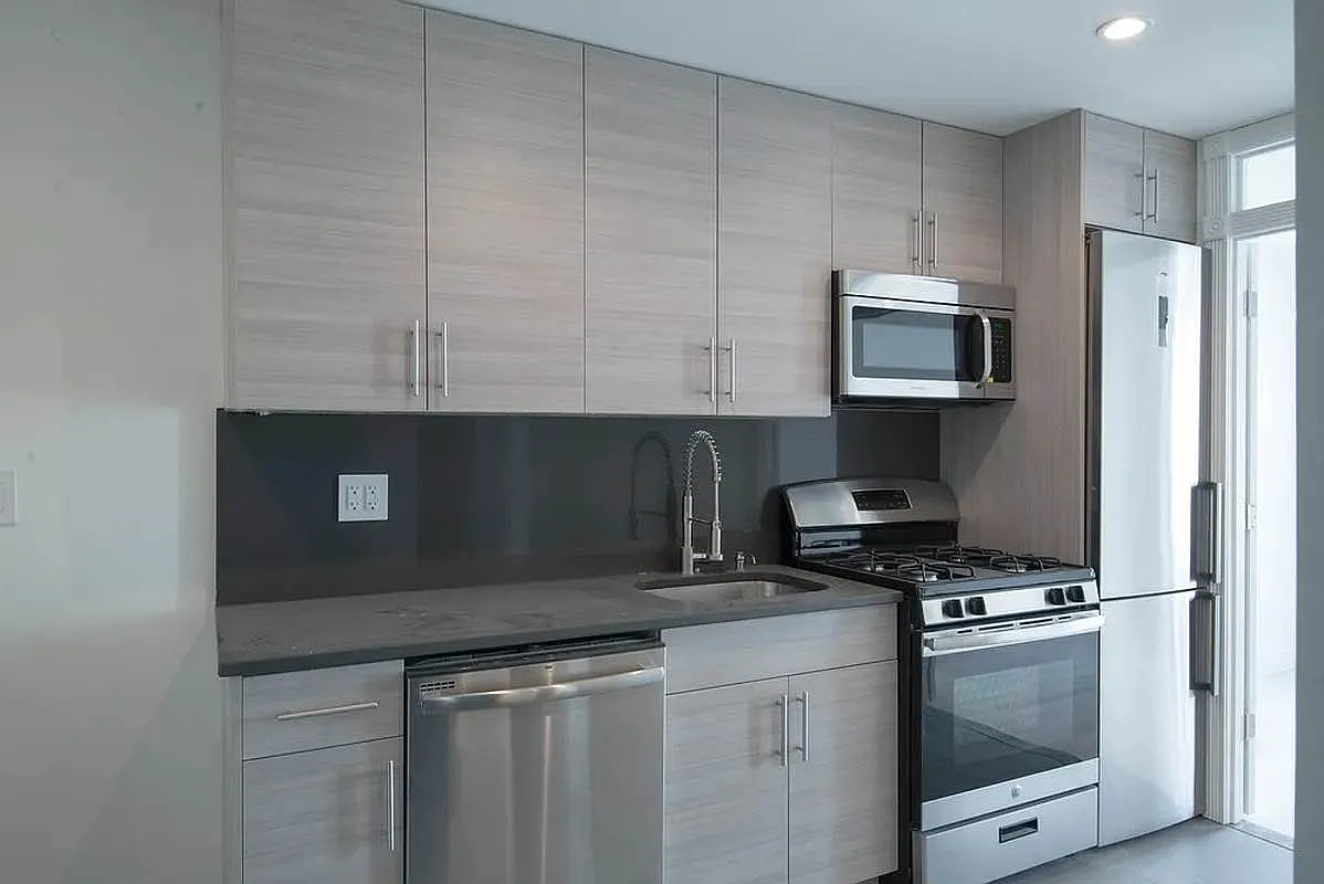 620 East 6th Street — Photo 1