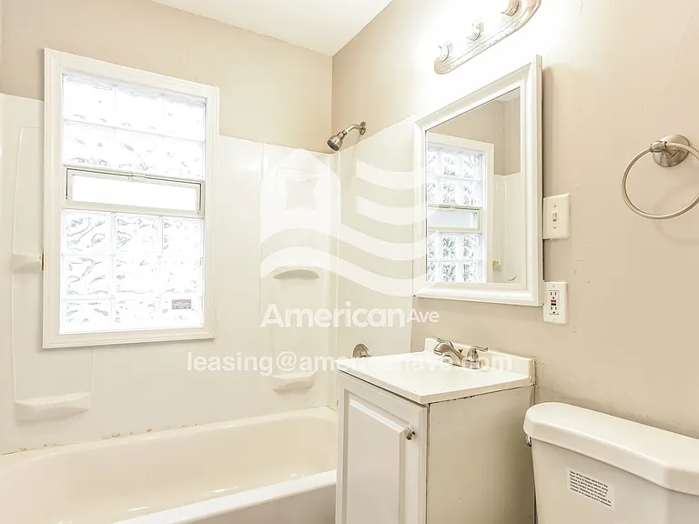 893778_013_bathroom_14160656.jpg