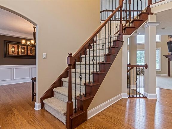 2nd image of 1014 Bull Creek Ln