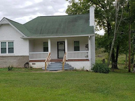 620 Ely Rd — Photo 2