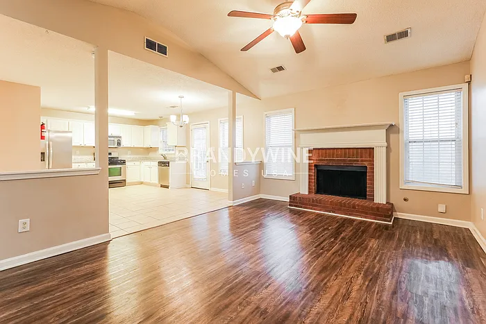 208 Roberts Trl — Photo 3