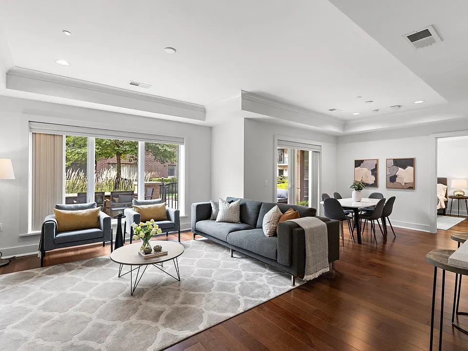 150 Henley Pl #213