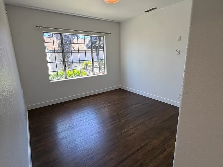 5425 Clark Ave — Photo 22