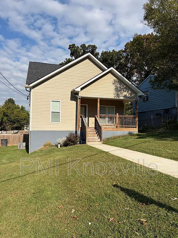 3 bed, 2.0 bath, 1375 sqft, $2,100 — Photo 2