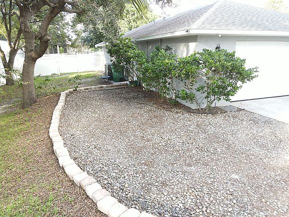 3rd image of 568 S Glancy Dr
