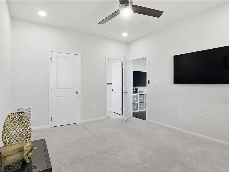 23755 Hopewell Manor Ter — Photo 28
