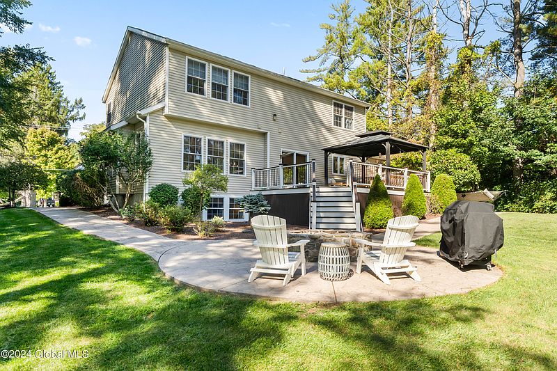 3rd image of 187 Lake Hill Road