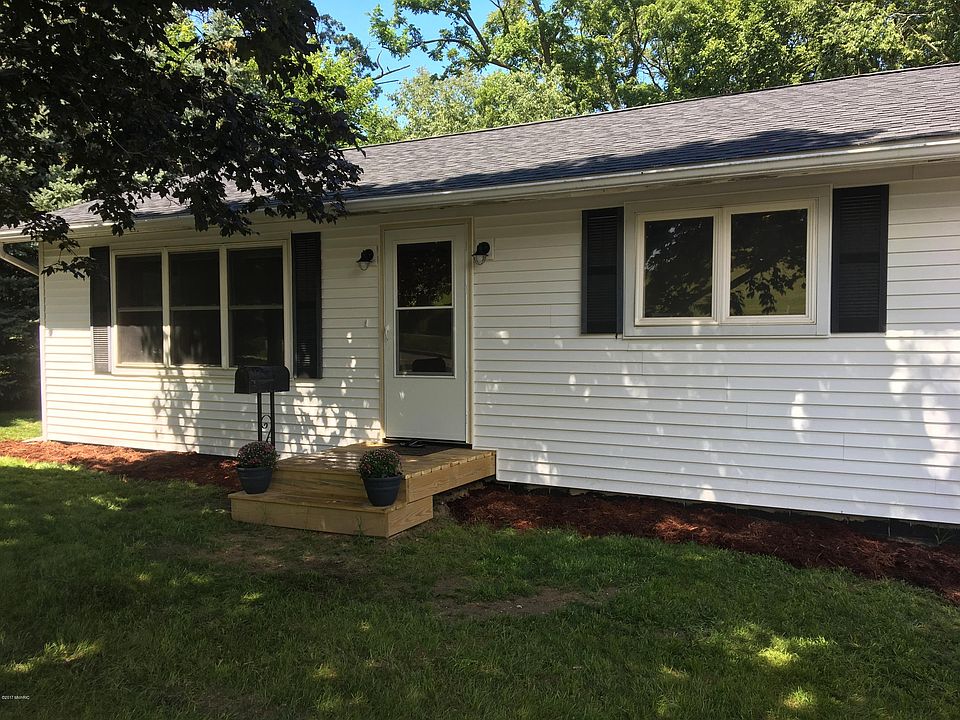 1st image of 160 E Lincoln Ave