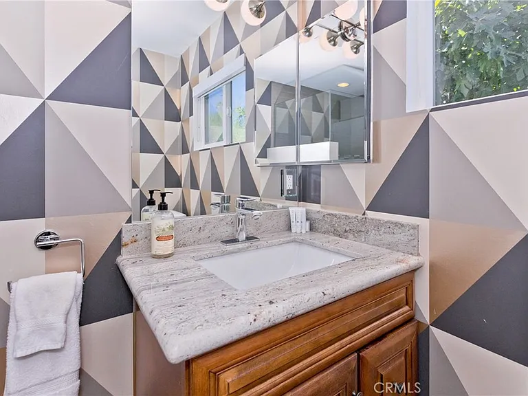 1057 E Marshall Way — Photo 56