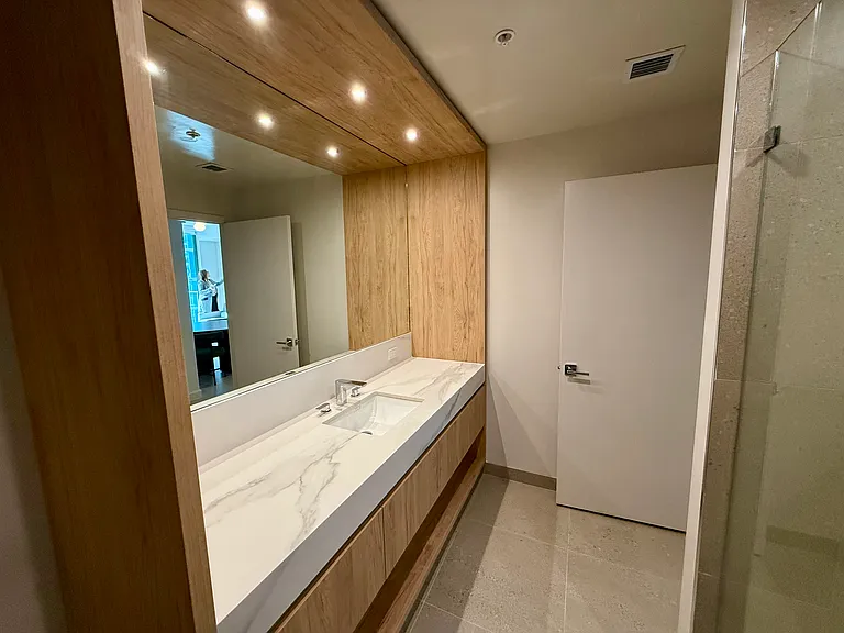 11 NE 6th St #1803 — Photo 27