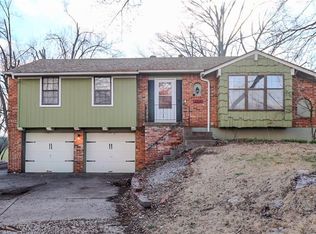 2912 NW Bedford Ct, Blue Springs, MO 64015