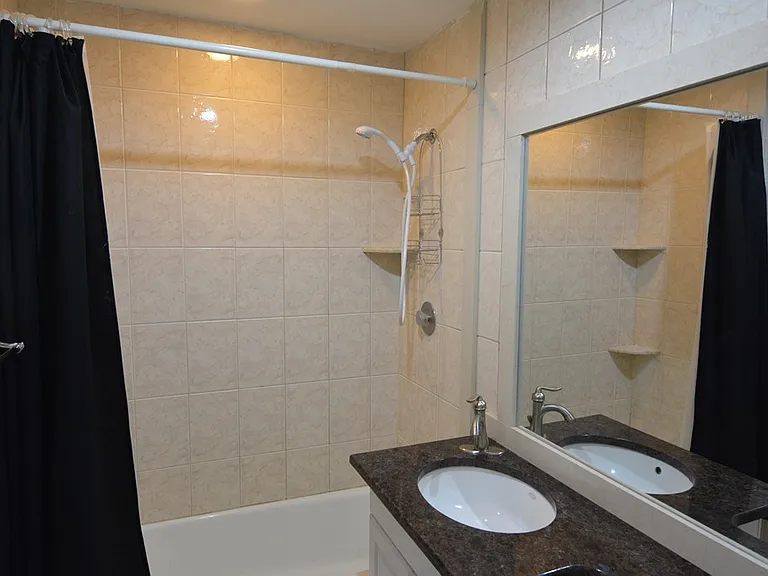 36 Shrewsbury Green Dr #E — Photo 11