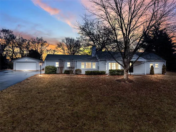 10305 Kennerly Rd, Saint Louis, MO 63128