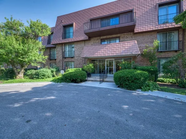 4000 Dundee Rd APT 107, Northbrook, IL 60062