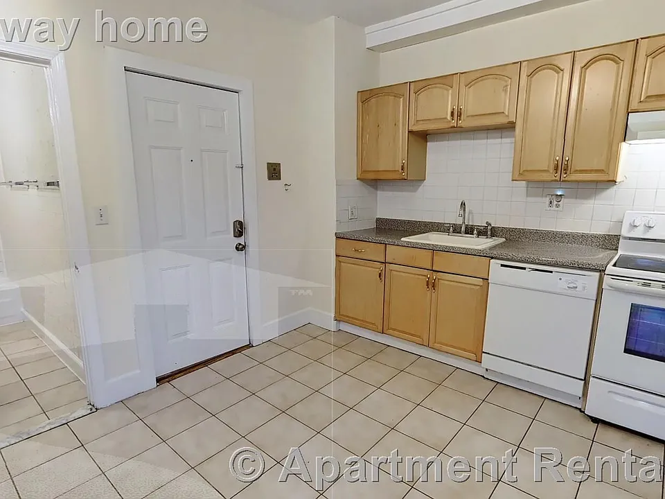 36 Bond St #2R