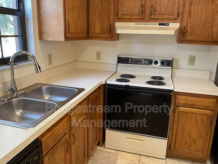 4579 Burchdale St — Photo 9