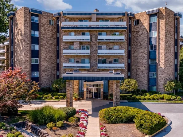 2112 Acacia Park Dr APT 418, Lyndhurst, OH 44124