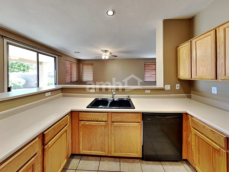 2150 E Bellerive Pl — Photo 3