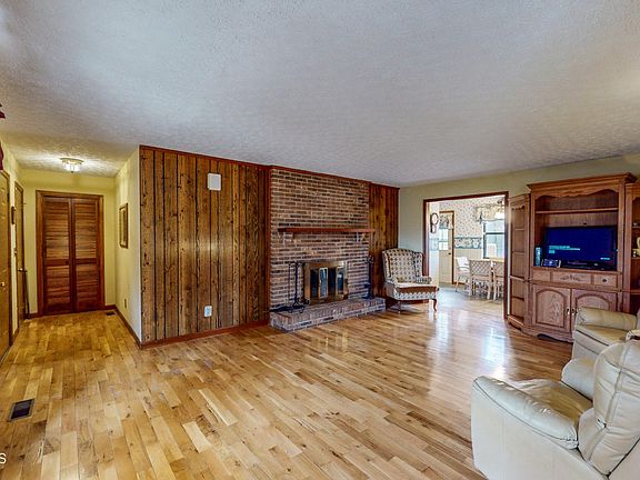 5th image of 1330 Ridgeway Cir