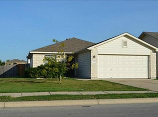 121 Gillespie Ln, Elgin, TX 78621