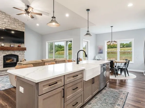 11742 W Brandherm Rd, Beloit, WI 53511