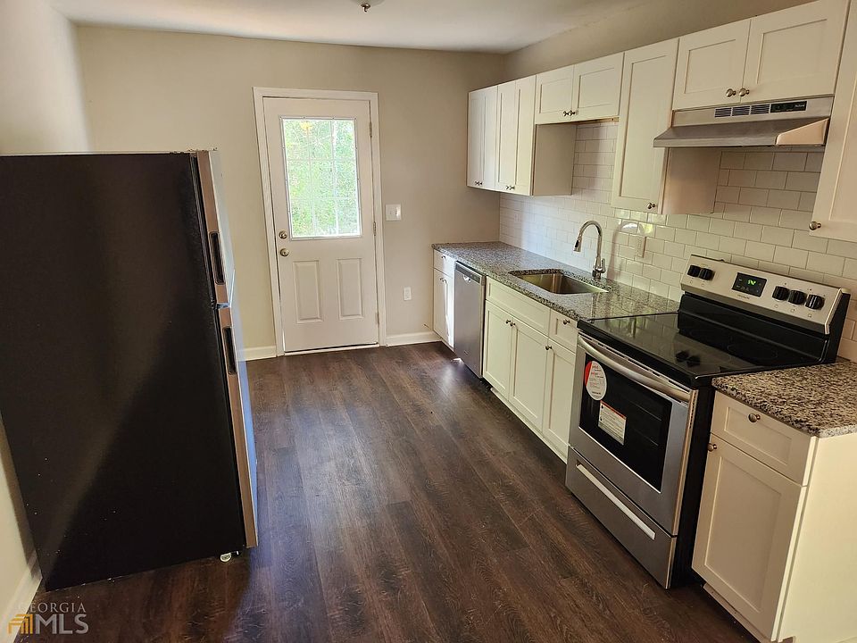 2nd image of 217 Greenbriar Dr #B2