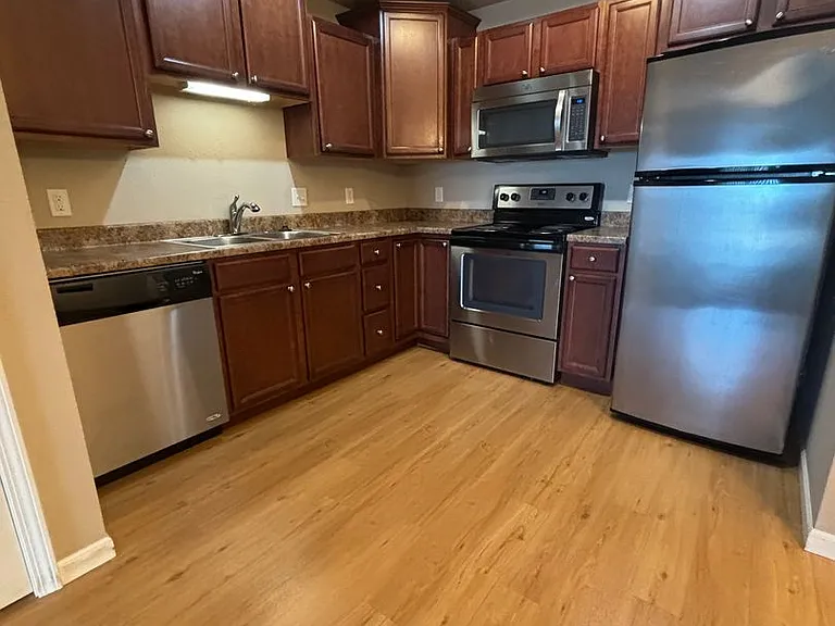 250 West Hills — Photo 27