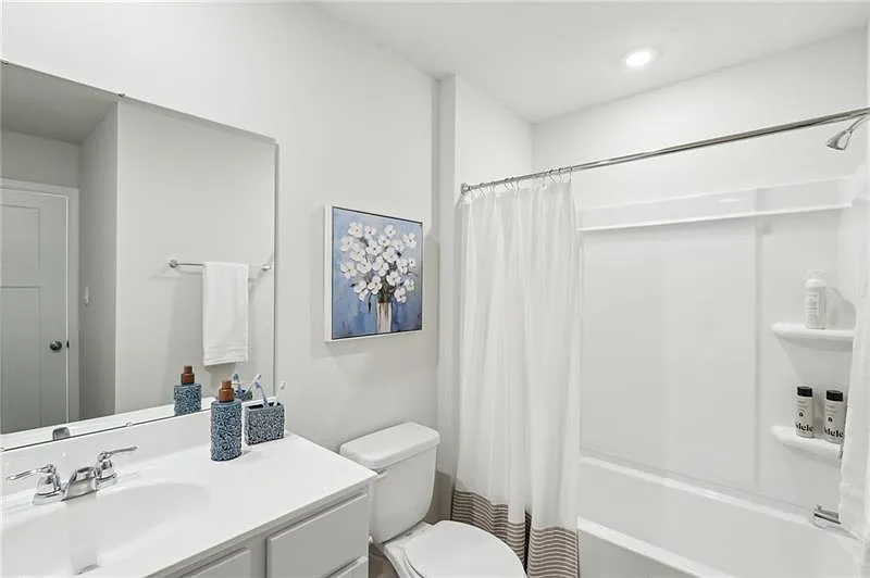 3 bed, 2.5 bath, 2208 sqft, $2,600 — Photo 4