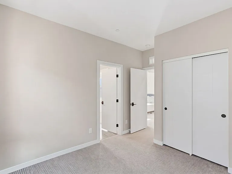 9858 Laurel Tree St — Photo 34