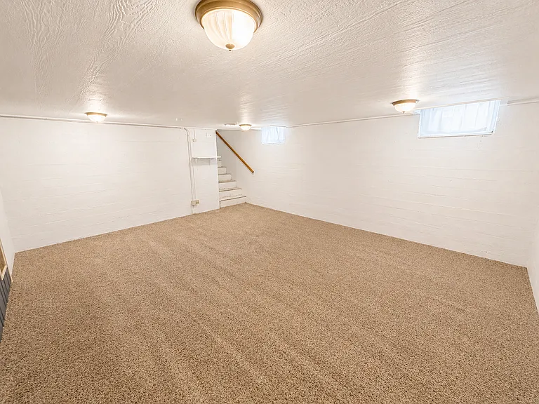 324 Mansion Ave — Photo 14