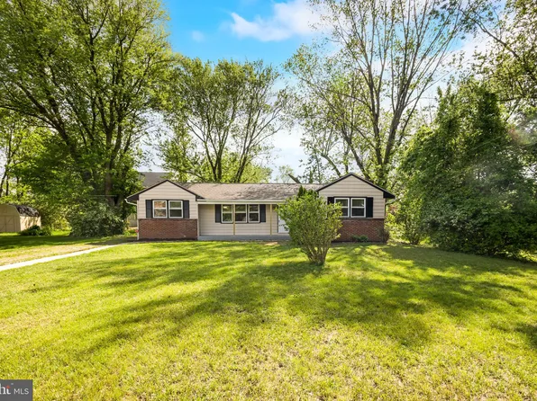 35 Magnolia St, Westville, NJ 08093