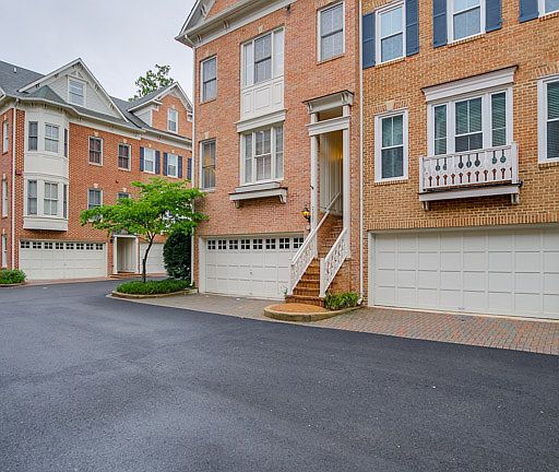 4th image of 2337 N Van Buren Ct