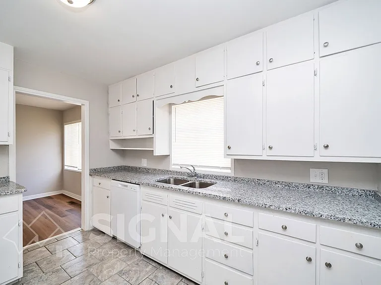 300 Norwood Ave — Photo 8