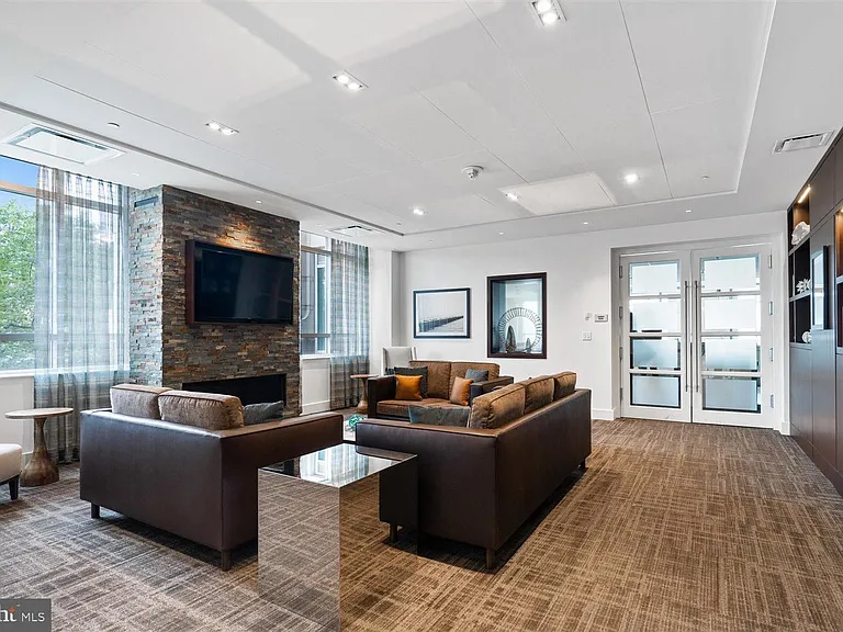 100 Harborview Dr #411 — Photo 33