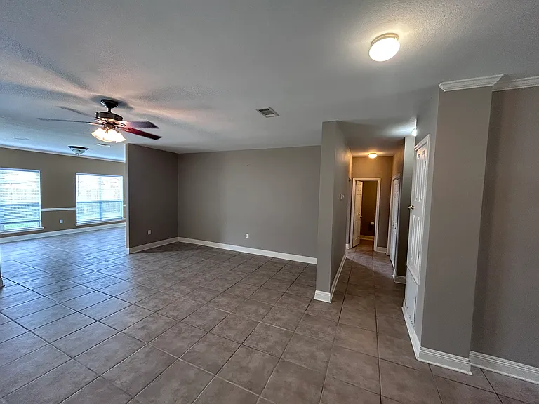 724 Simpson Way — Photo 6
