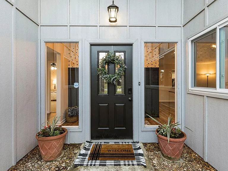 623 Hickory Ridge Dr — Photo 2
