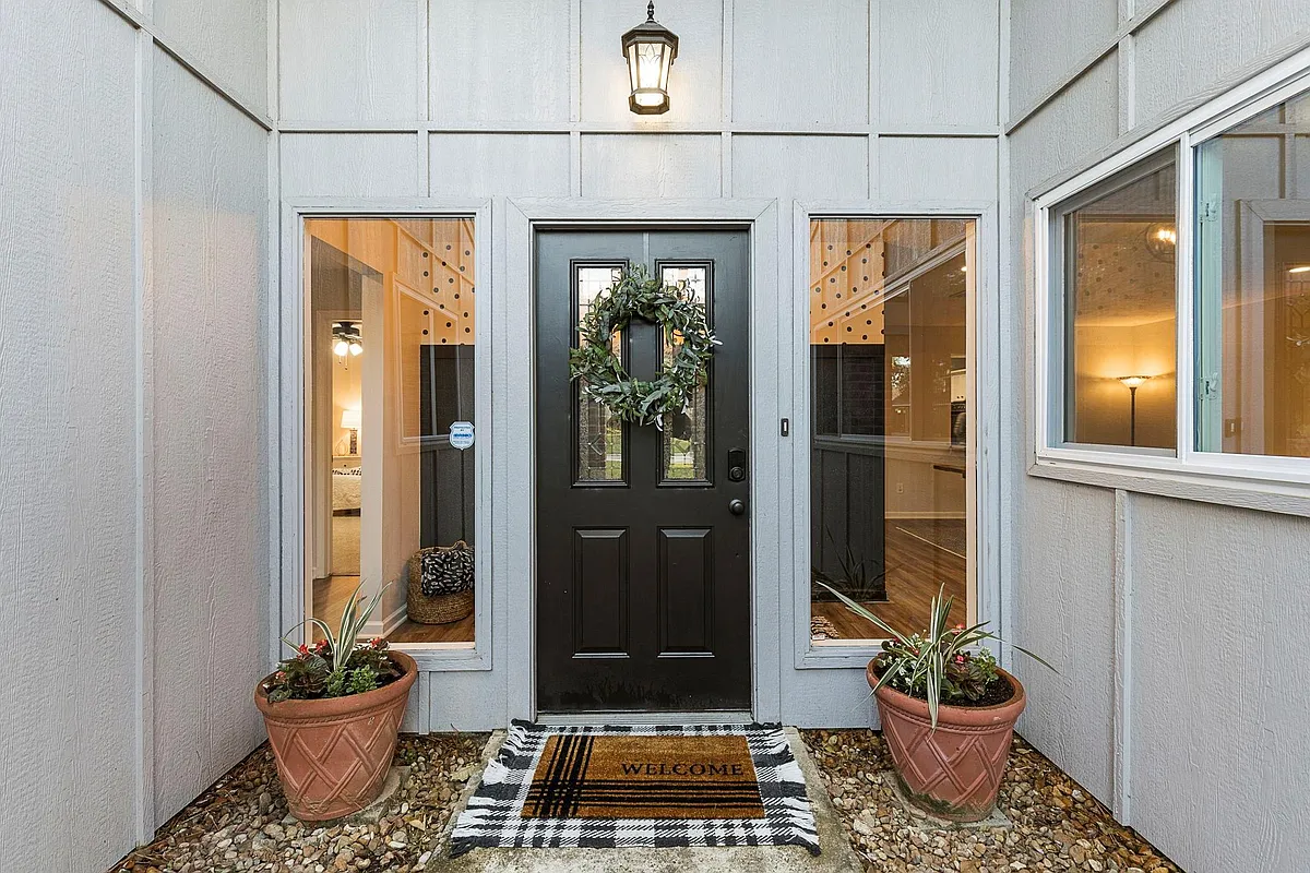 Building Photo - 623 Hickory Ridge Dr