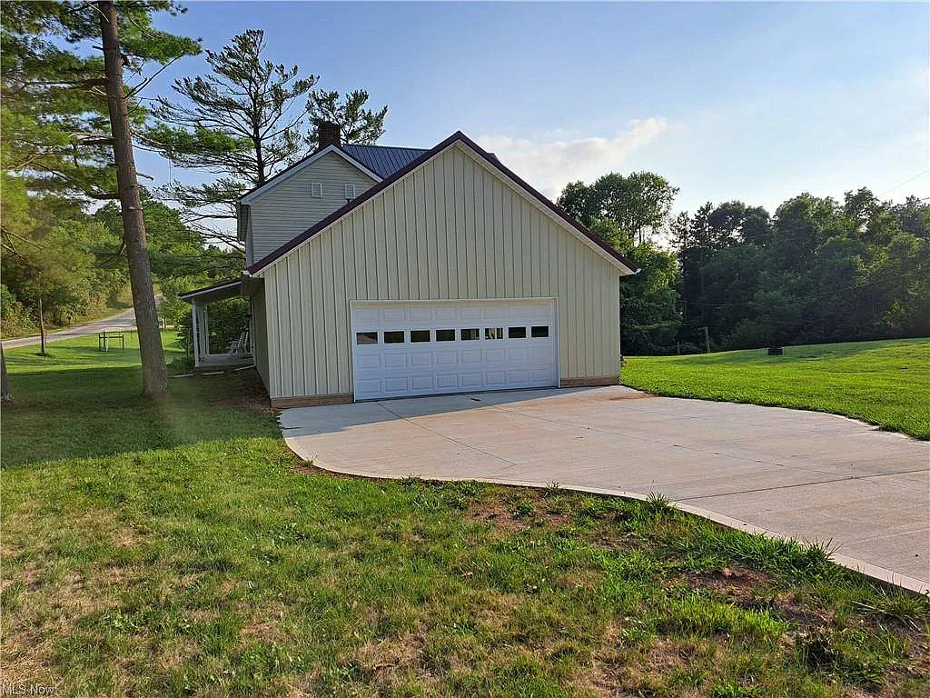 5 bed, 2160 sqft, $1,900 — Photo 2