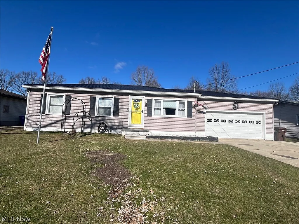 4041 Fairlawn Heights Dr SE photo 1