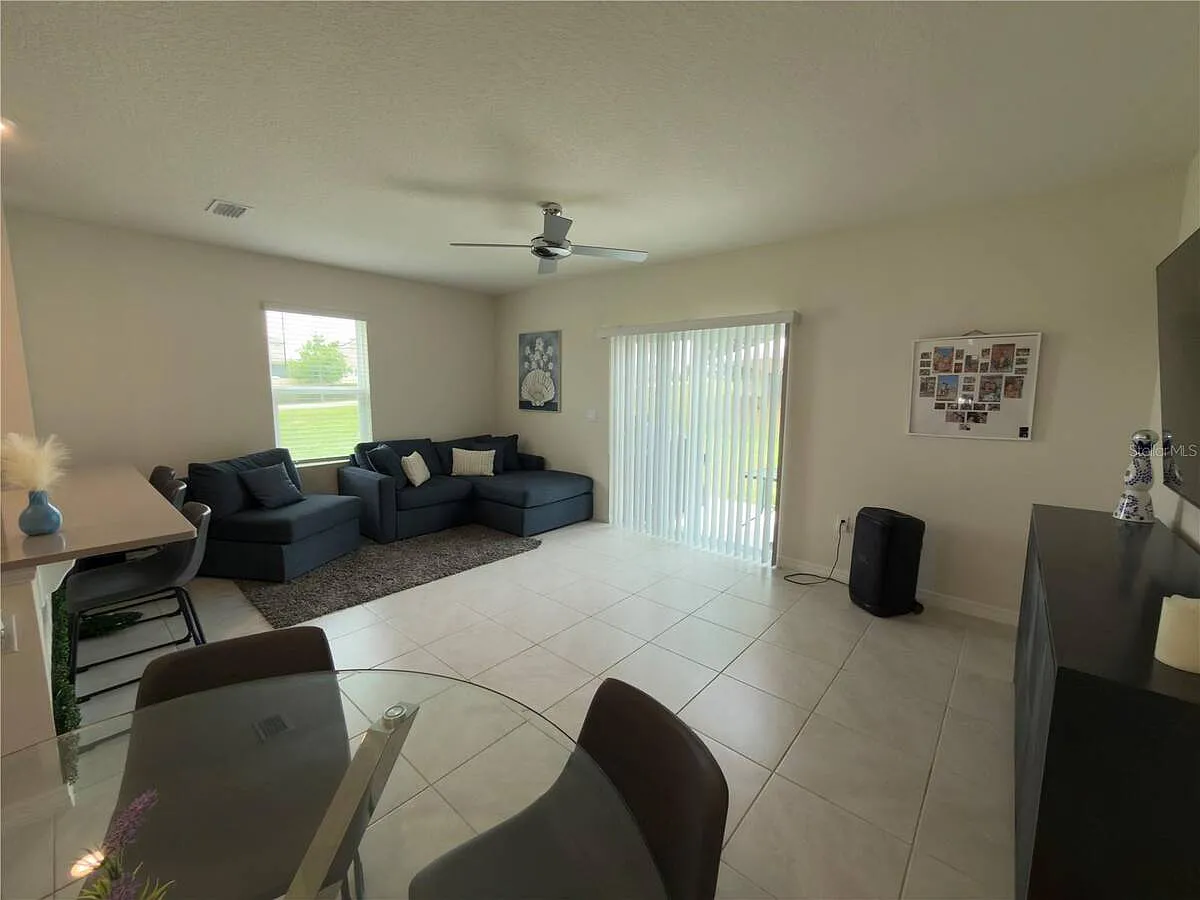 3 bed, 2.5 bath, 1488 sqft, $1,950 — Photo 4