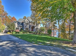 252 Pinnacle Shores Dr, Mooresville, NC 28117