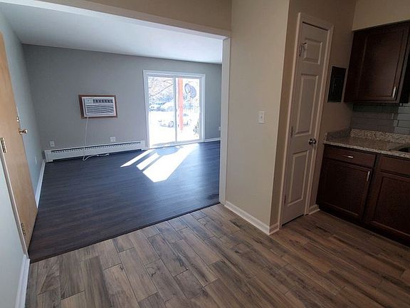 2nd image of 208 Flintridge Dr APT 4